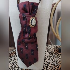 Savvy Knot Necklace Tie 👔 with Vintage Queen 👑 Elizabeth Brooch